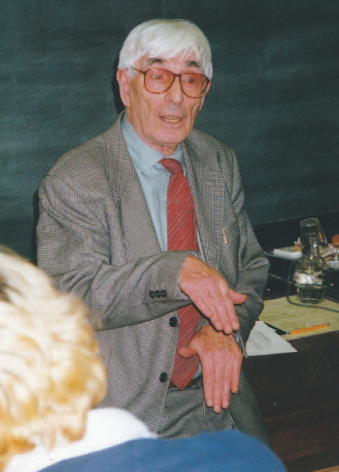 Photo of Jack Dunitz lecturing (image credit: Judith A. K. Howard)