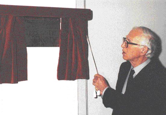 Klug opens lab